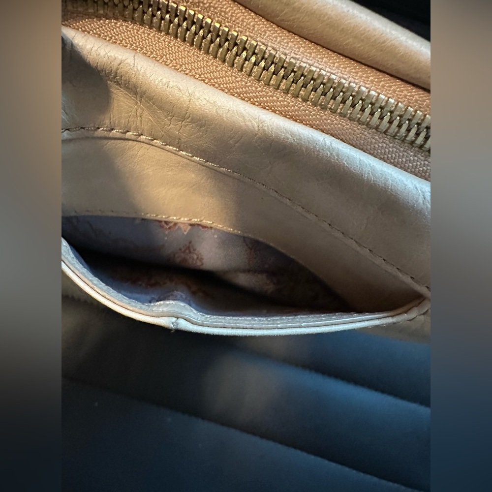 Beige hobo cross body purse - Picture 10 of 16